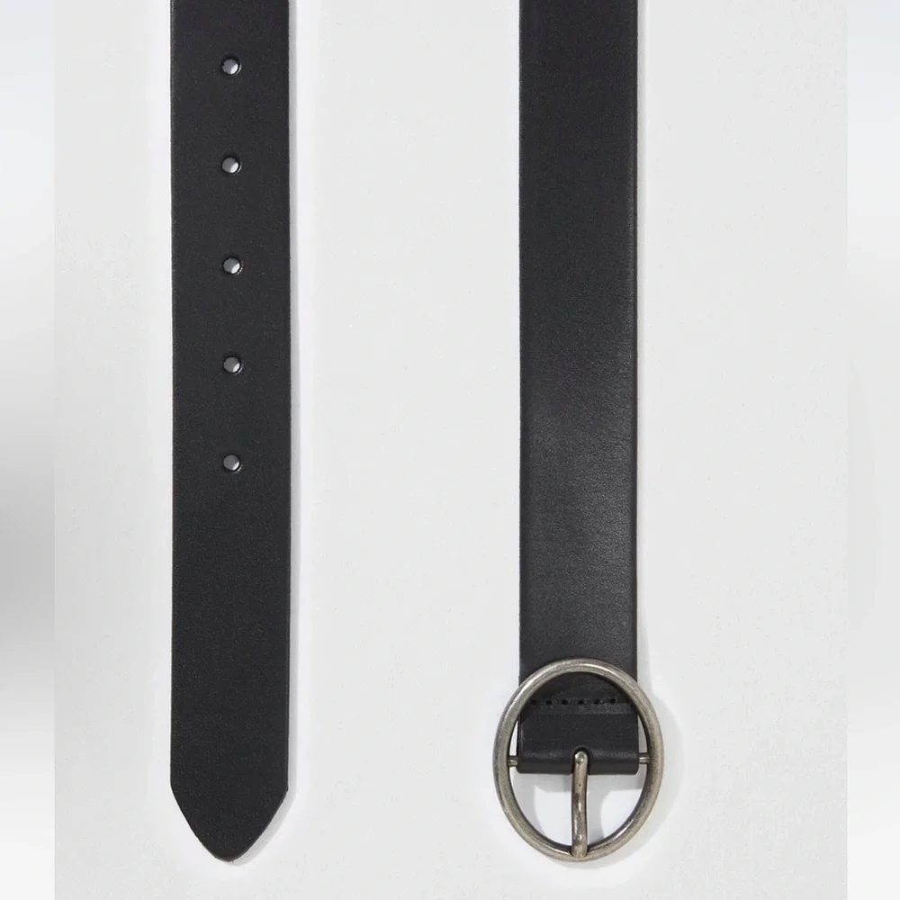 AE Oval Ring Leather Belt Style is a cinch.